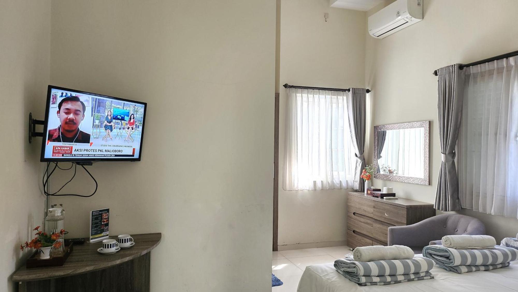 Surokarsan 9 House Yogyakarta Hotel Стая снимка