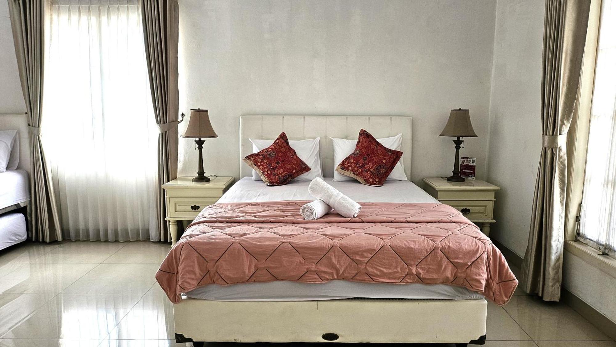 Surokarsan 9 House Yogyakarta Hotel Стая снимка