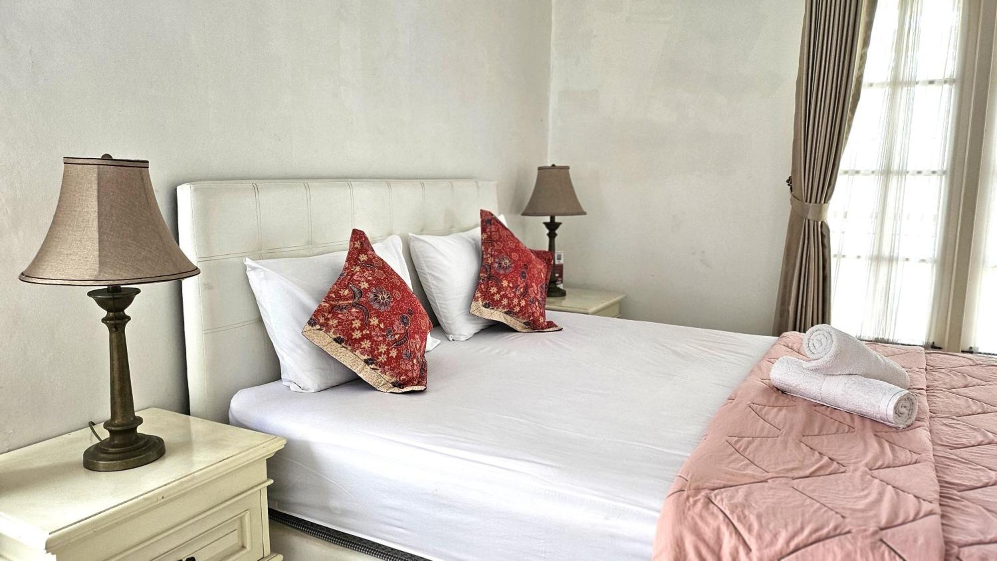 Surokarsan 9 House Yogyakarta Hotel Стая снимка