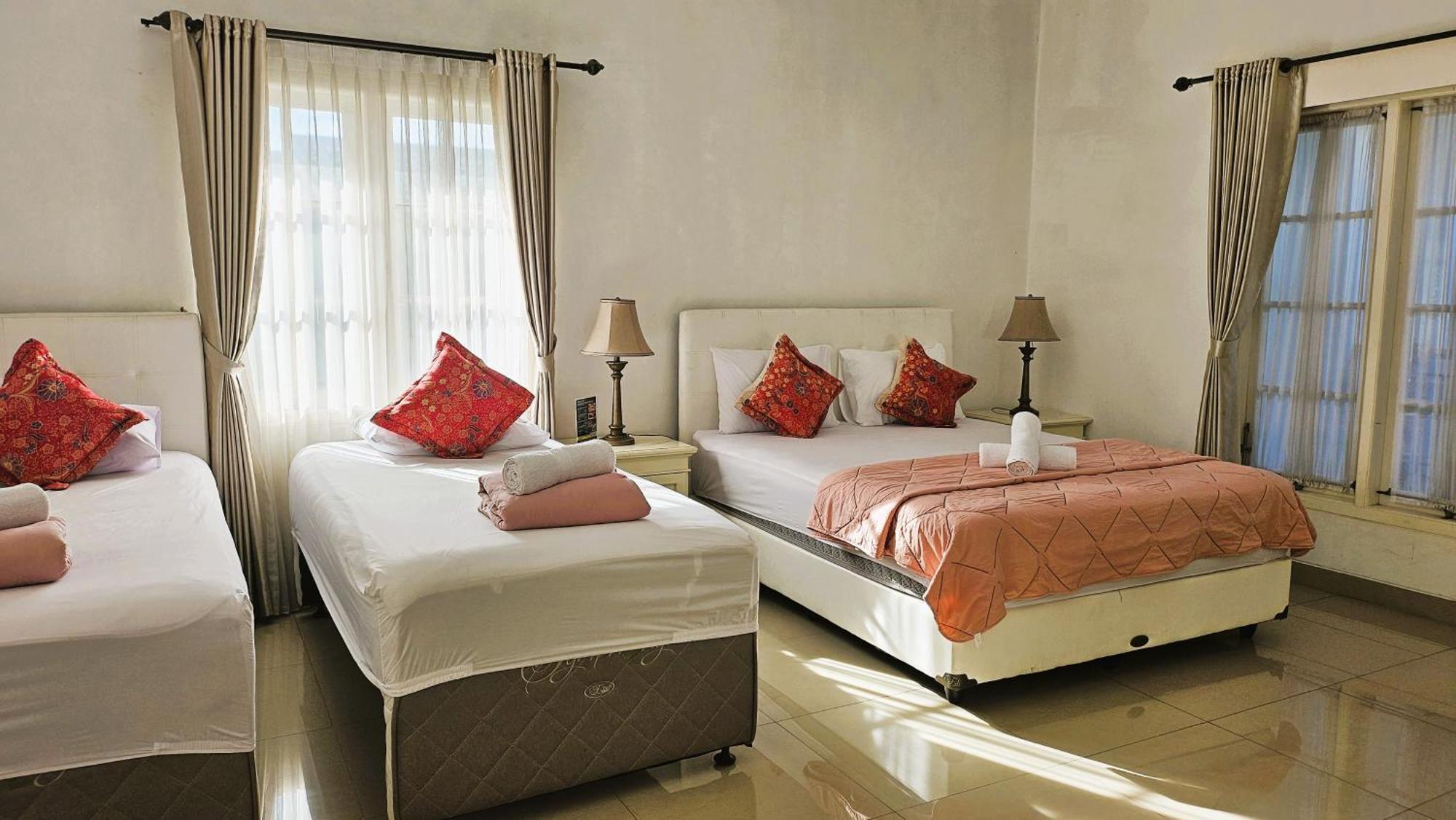 Surokarsan 9 House Yogyakarta Hotel Стая снимка