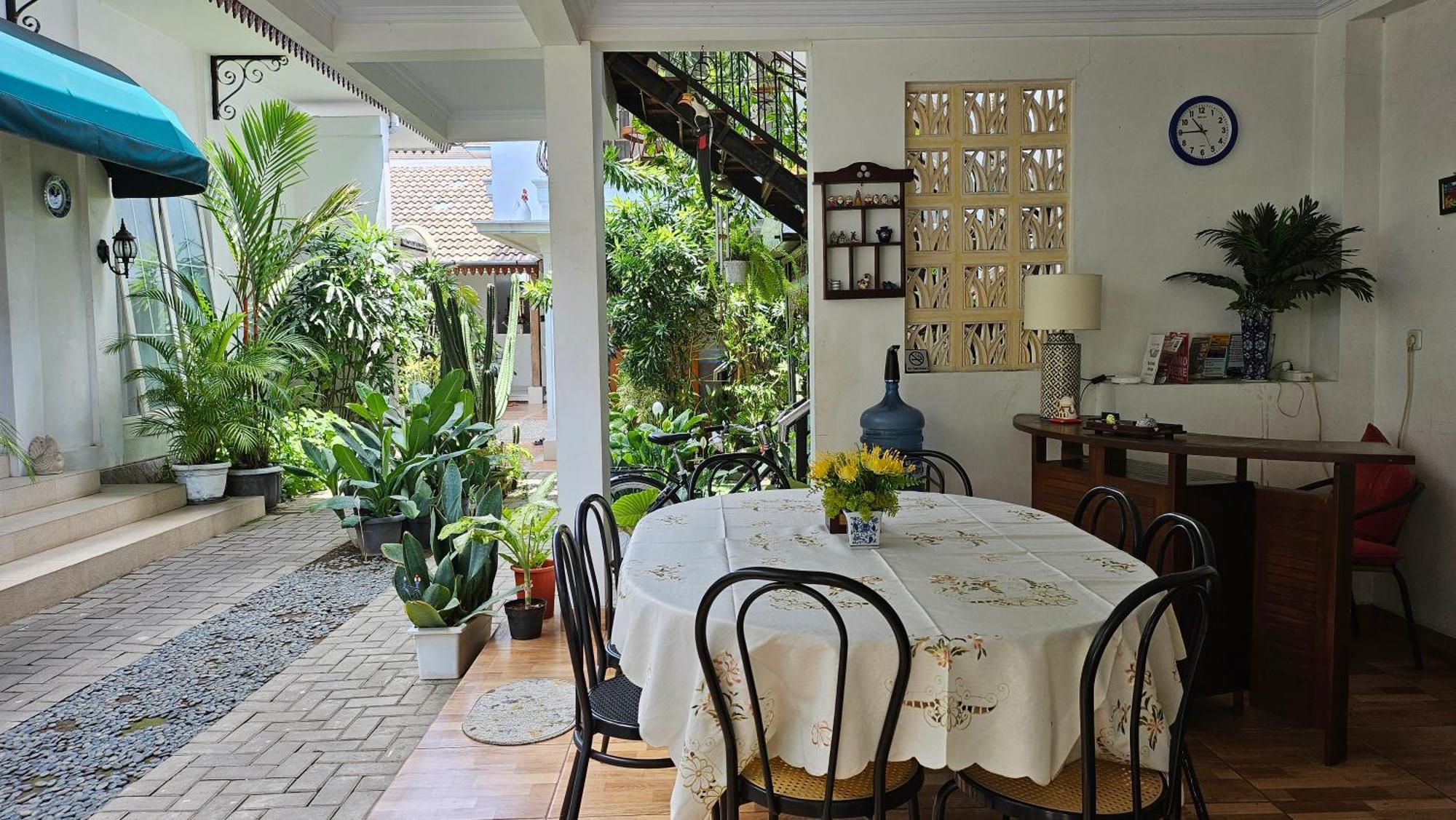 Surokarsan 9 House Yogyakarta Hotel Стая снимка