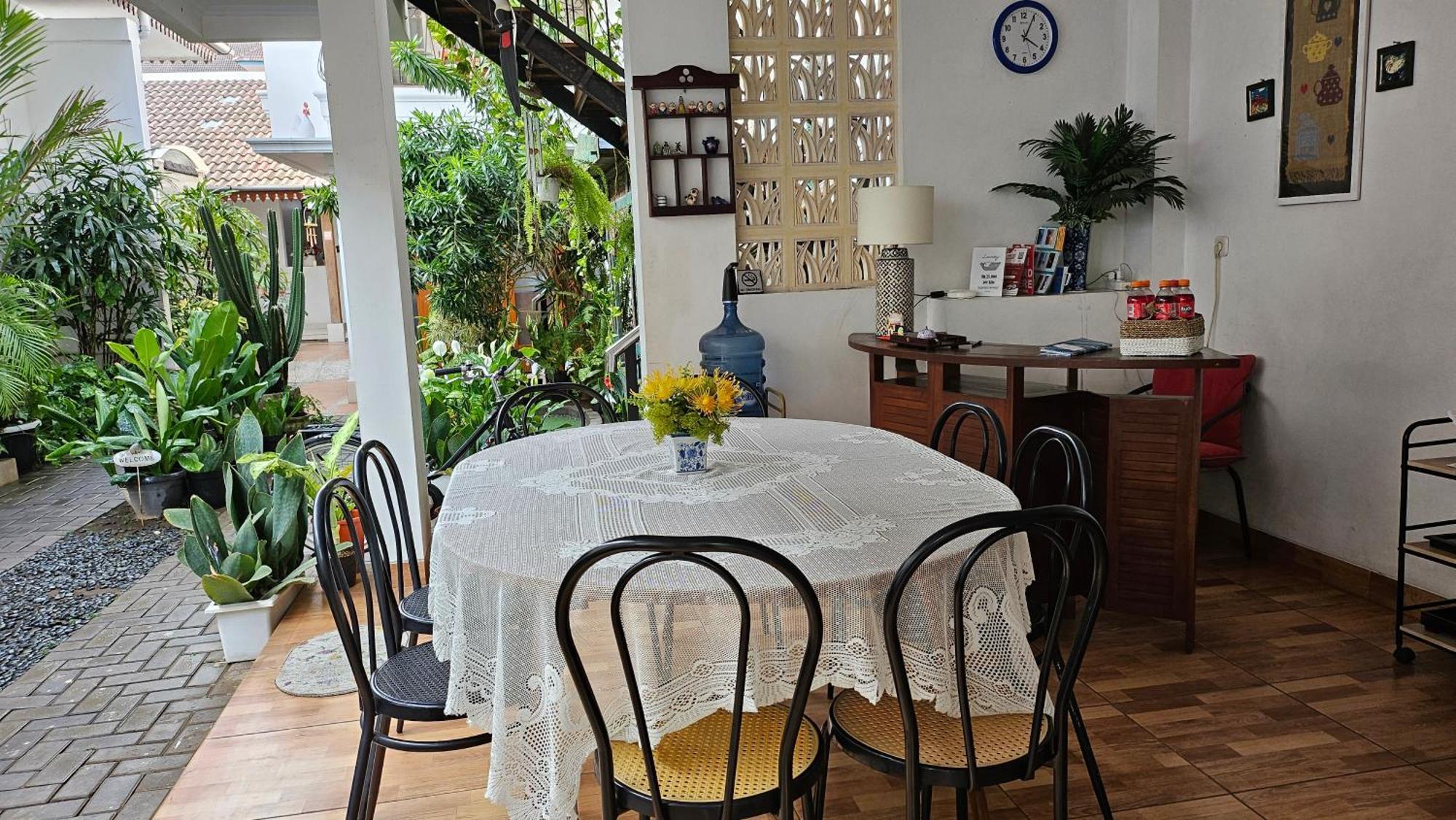 Surokarsan 9 House Yogyakarta Hotel Стая снимка